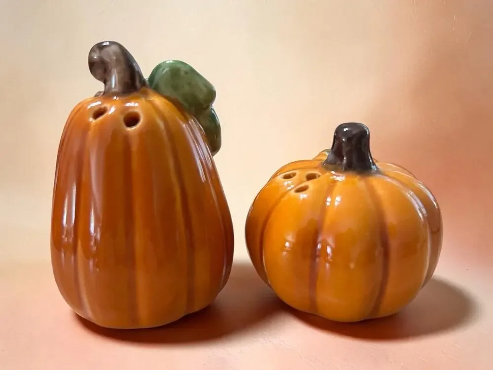 Pumpkin Mini Cracker Barrel Salt & Pepper Shakers Fall Harvest Halloween Decor